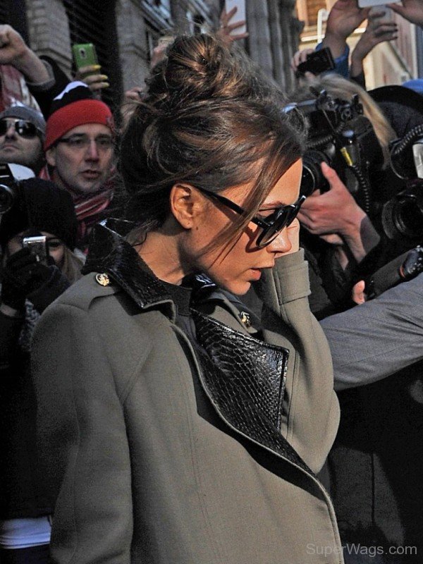 Victoria Beckham Bun Hairstyle-Sw116