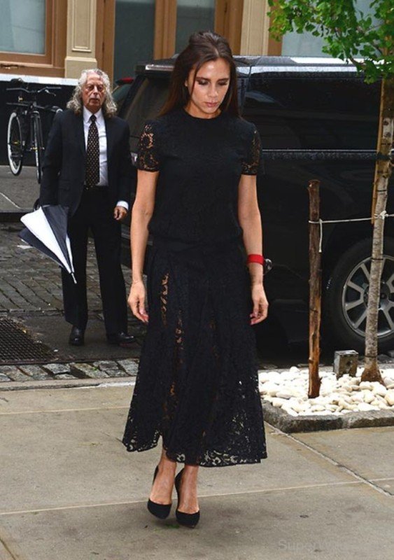 Victoria Beckham In Black Dress-Sw122