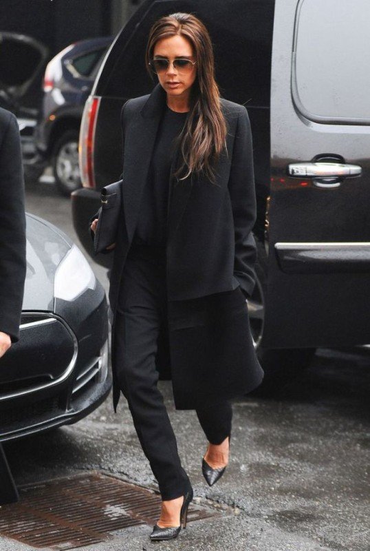 Victoria Beckham In Casual Outfit-Sw125