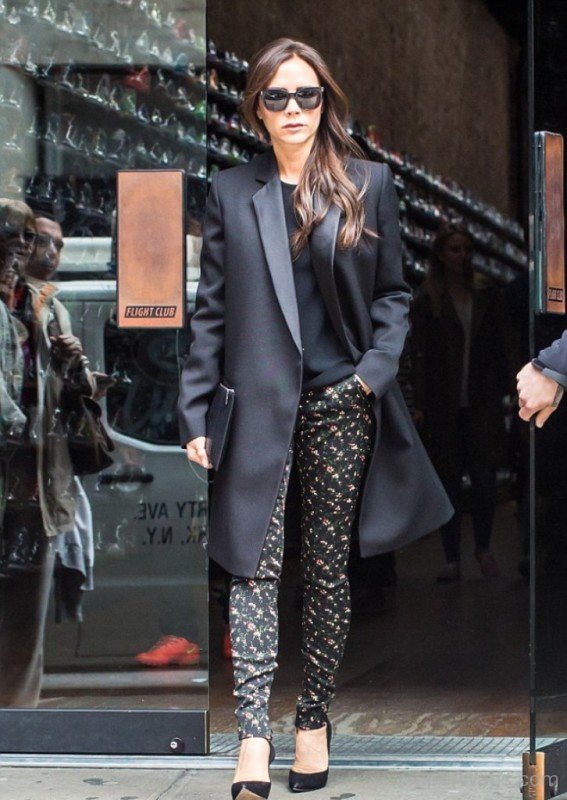 Victoria Beckham Looking Attractive-Sw129