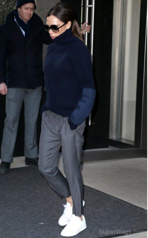Victoria Beckham wearing Casual Outfit-Sw147