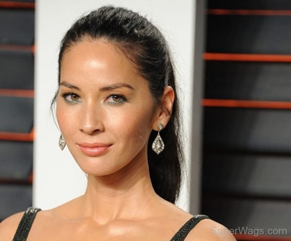 Attractive Actress Olivia Munn-SW1004