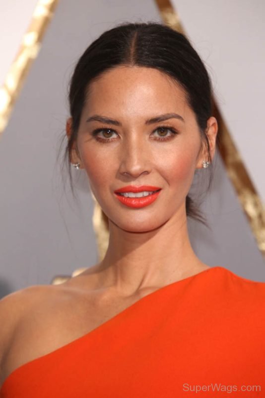 Cute Olivia Munn-SW1013