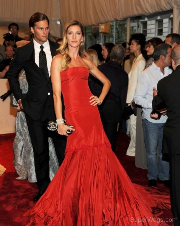 Gisele Bundchen In Red Gown-SW1037