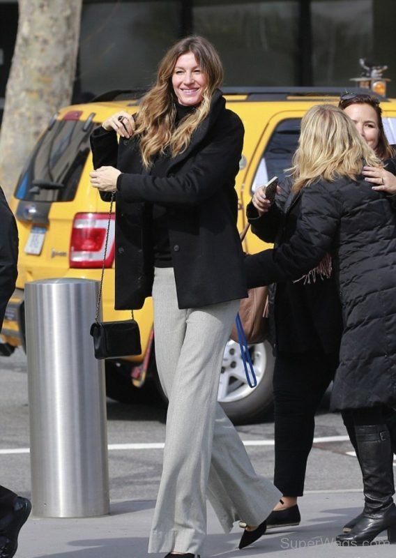 Gisele Bündchen In Black Coat-SW1032