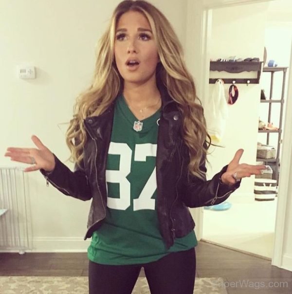 Jessie James Decker Wearing Black Jacket-SW139