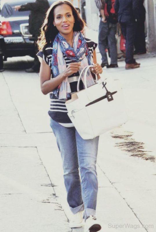 Kerry Washington Holding White BAg-SW1041