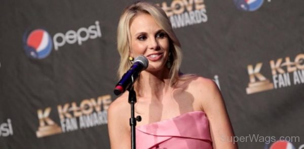 Television Personality  Elisabeth Hasselbeck-SW190