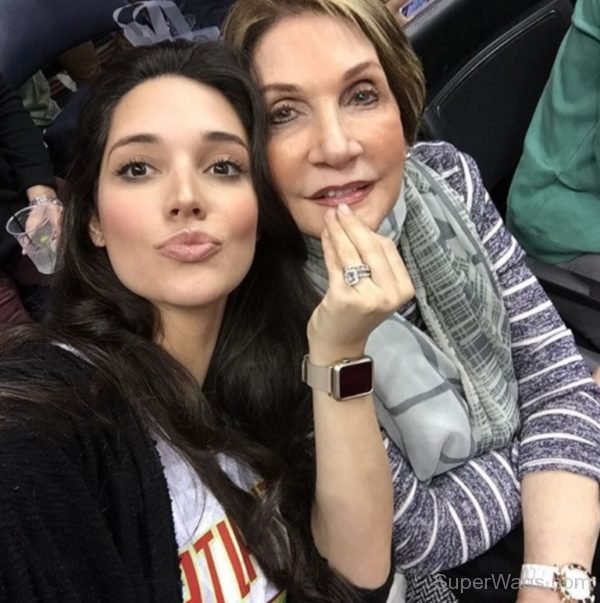 Amelia Vega With Her Mother-SW1081