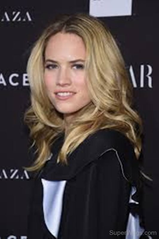 Cody Horn Blonde Layered Hairstyle-SD123