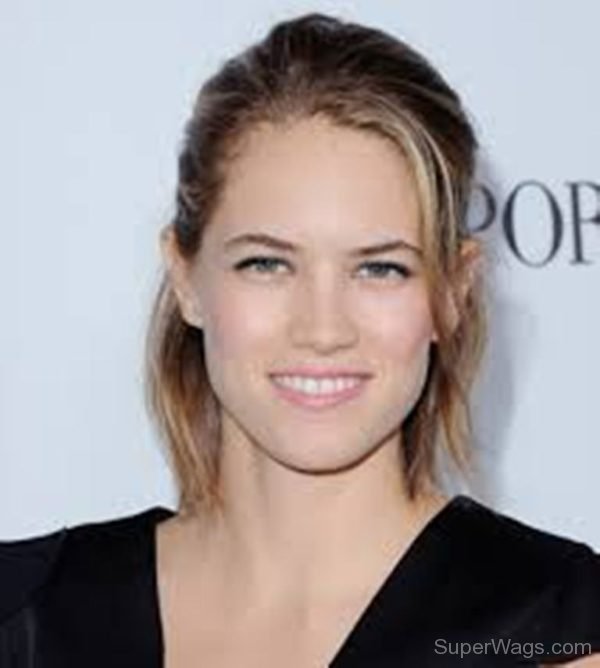 Cody Horn Pink Lips