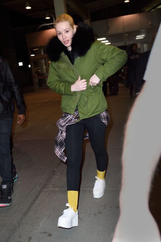 Iggy Azalea Wearing Green Coat-SW1074