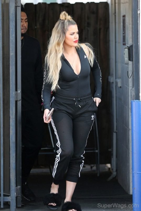 Khloe Kardashian Picture 3.-SW1074