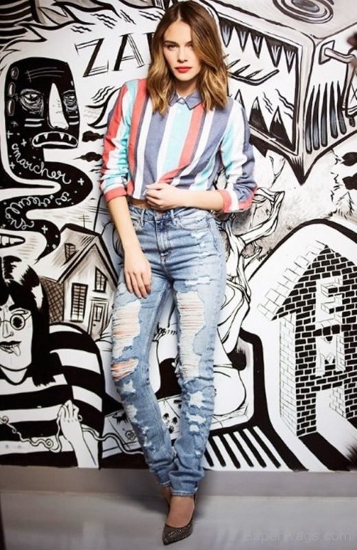 Maripier Morin In Blue Jeans And Colorful Shirt