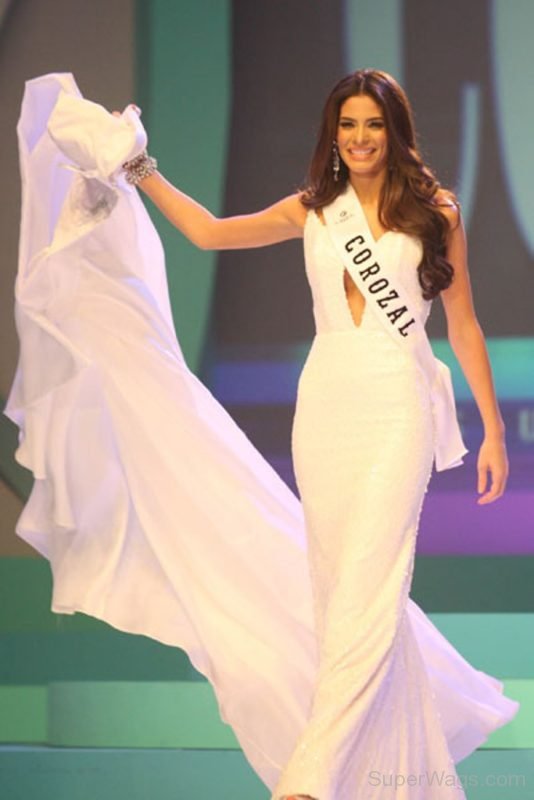 Miss Universe 2011 Viviana Ortiz